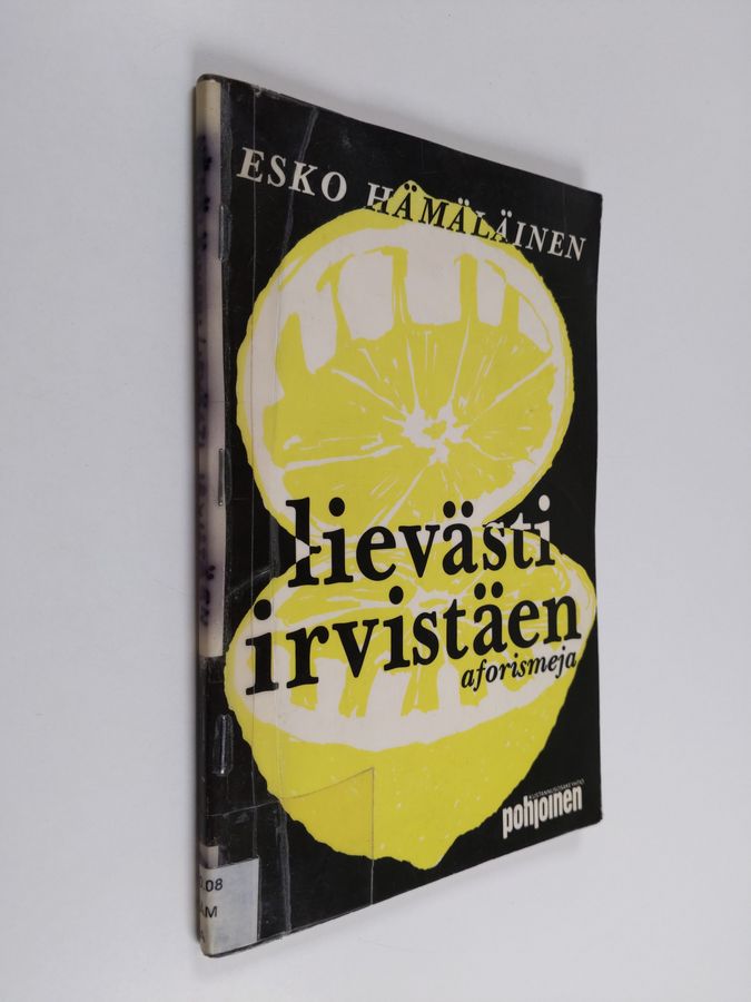 Lievästi irvistäen