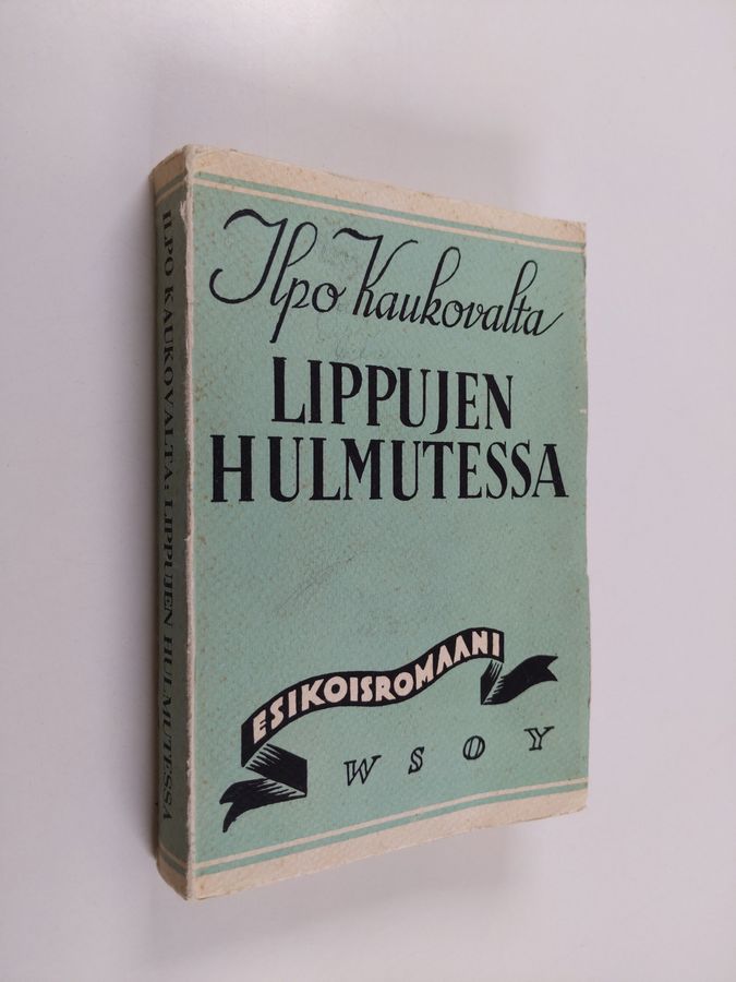 Ilpo Kaukovalta : Lippujen hulmutessa