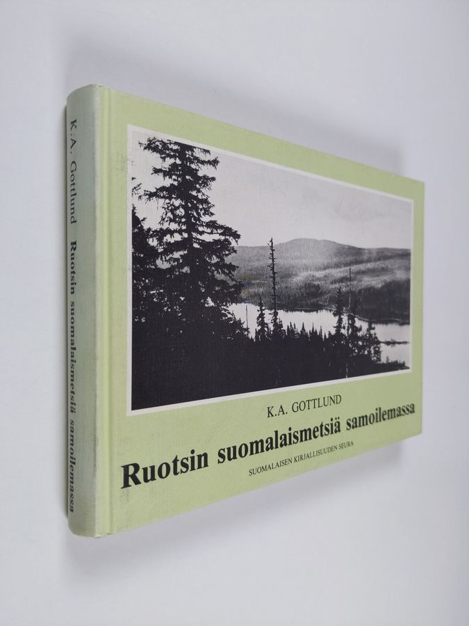 Ruotsin suomalaismetsiä samoilemassa