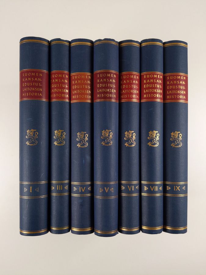 Olavi ym. Salervo : Suomen kansanedustuslaitoksen historia 1-9 (puuttuu osat 2 & 8)