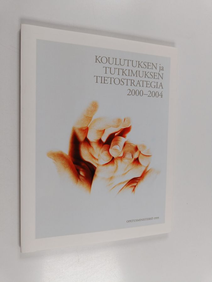 Koulutuksen ja tutkimuksen tietostrategia 2000-2004.