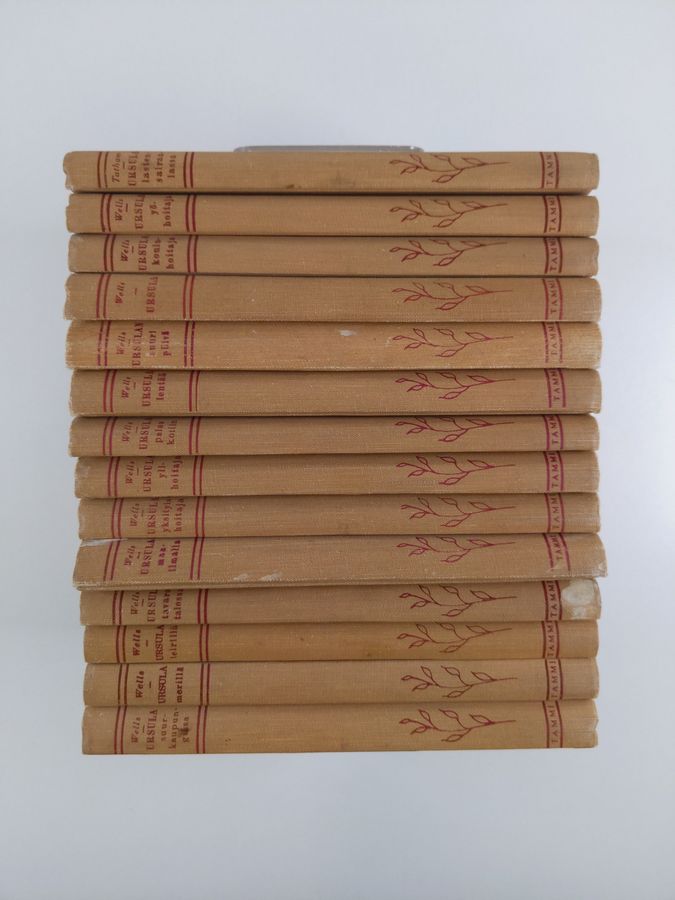 Helen Wells & Julie Tatham : Ursula 1-14 : Ursula ; Ursulan suuri päivä ; Ursula maailmalla ; Ursula ylihoitaja ; Ursula lentää ; Ursula palaa kotiin ; Ursula yksityishoitaja ; Ursula suurkaupungissa ; Ursula merillä ; Ursula lastensairaalassa ; Ursula yöhoitaja ; Ursula kouluhoitaja ; Ursula tavaratalossa ; Ursula leirillä