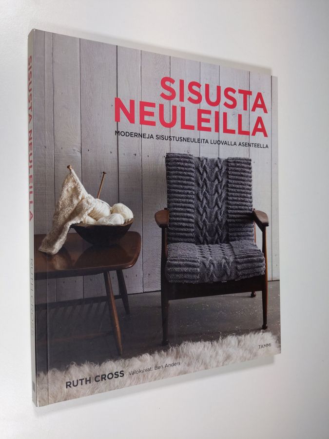 Ruth Cross : Sisusta neuleilla : moderneja sisustusneuleita luovalla asenteella