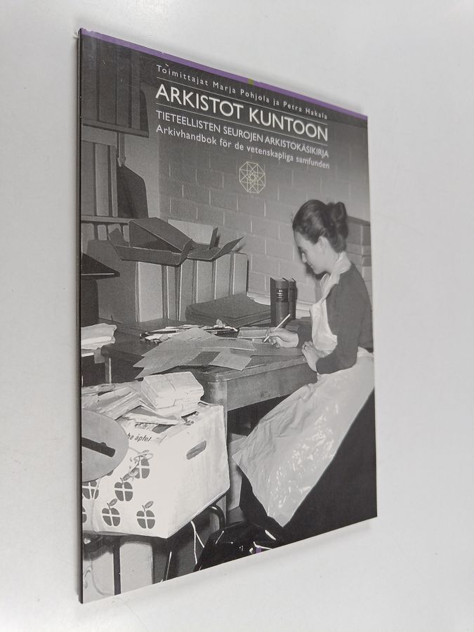 Petra Hakala & Marja Pohjola : Arkistot kuntoon : tieteellisten seurojen arkistokäsikirja = Arkivhandbok för de vetenskapliga samfunden