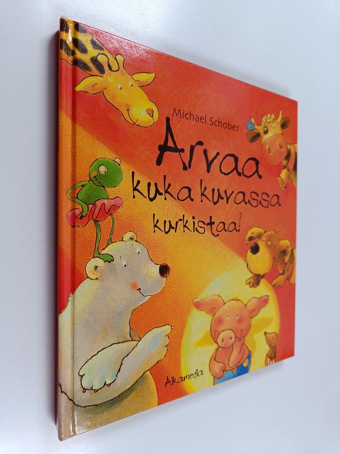 Arvaa kuka kuvassa kurkistaa!