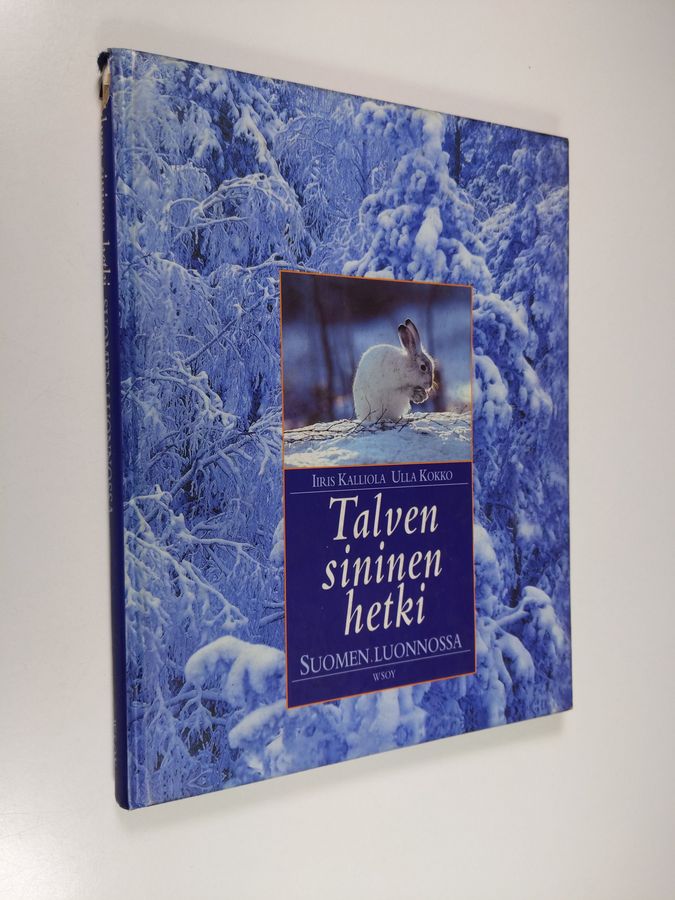 Talven sininen hetki Suomen luonnossa