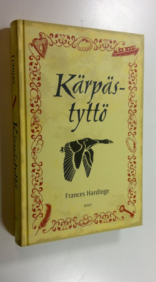 Frances Hardinge : Kärpästyttö