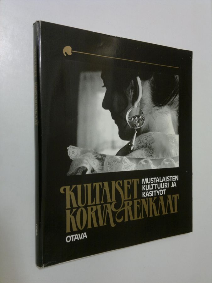 Kultaiset korvarenkaat