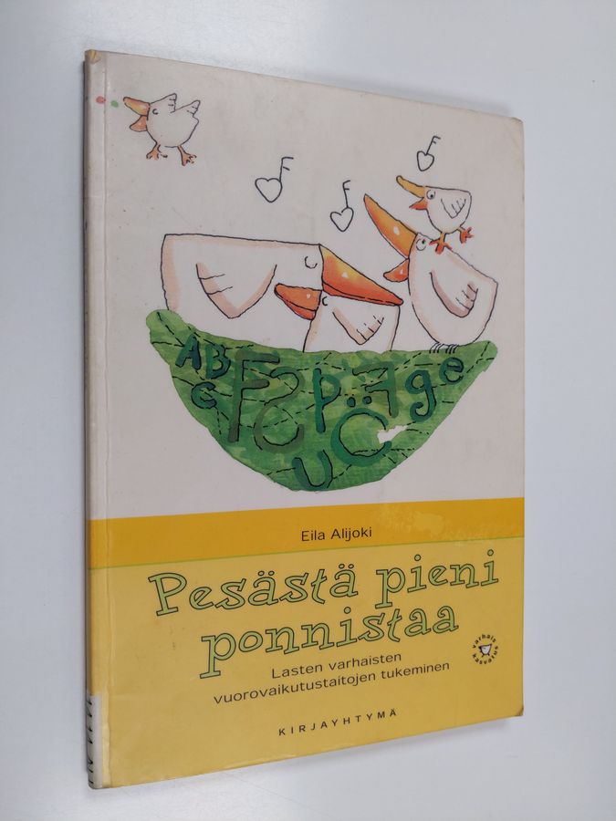 Pesästä pieni ponnistaa