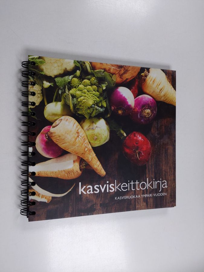 Kasviskeittokirja : kasvisruokaa ympäri vuoden