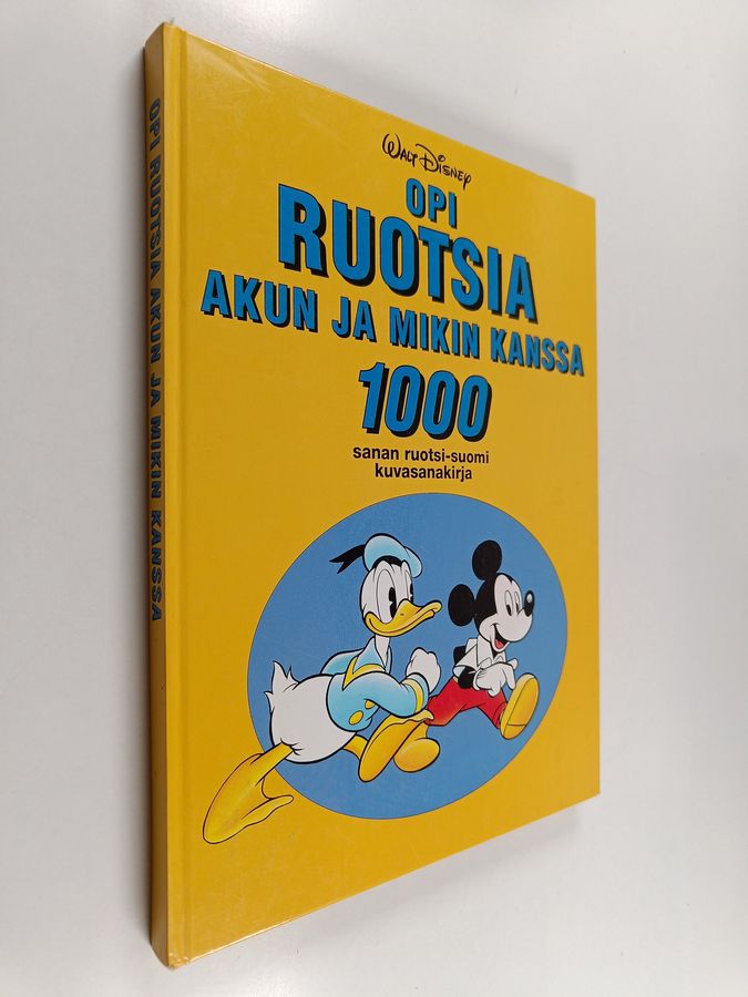 Walt Disney : Opi ruotsia Akun ja Mikin kanssa