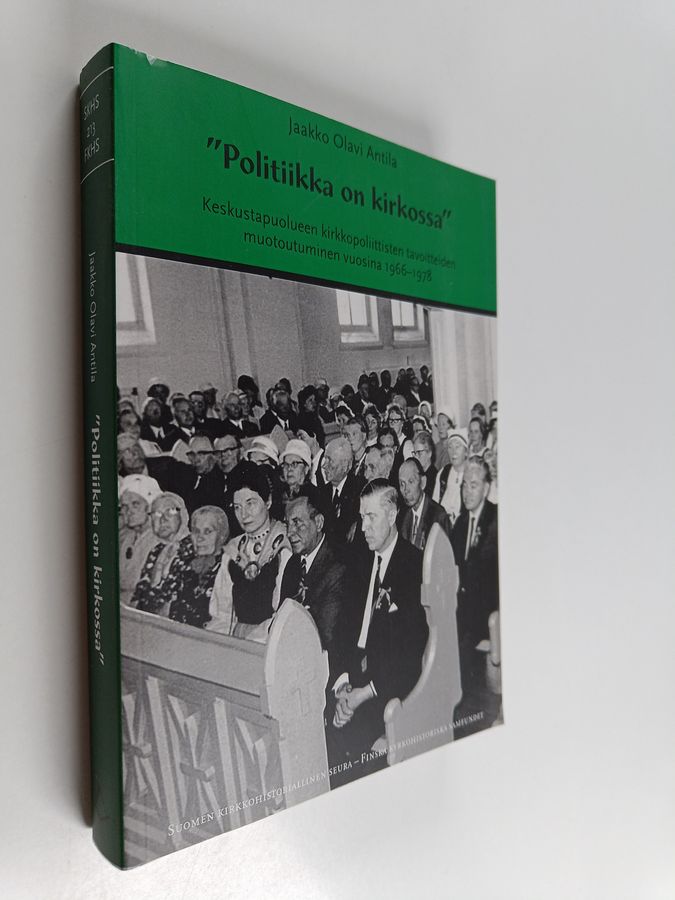 'Politiikka on kirkossa'