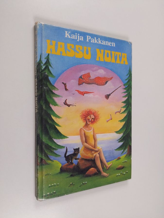 Kaija Pakkanen : Hassu noita ja muita saturunoja