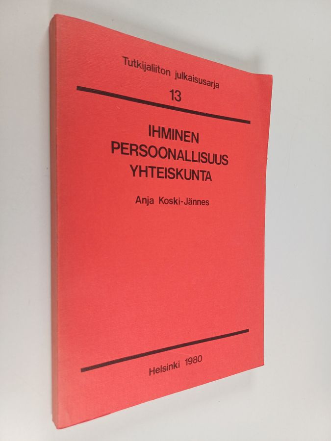 Ihminen - persoonallisuus - yhteiskunta