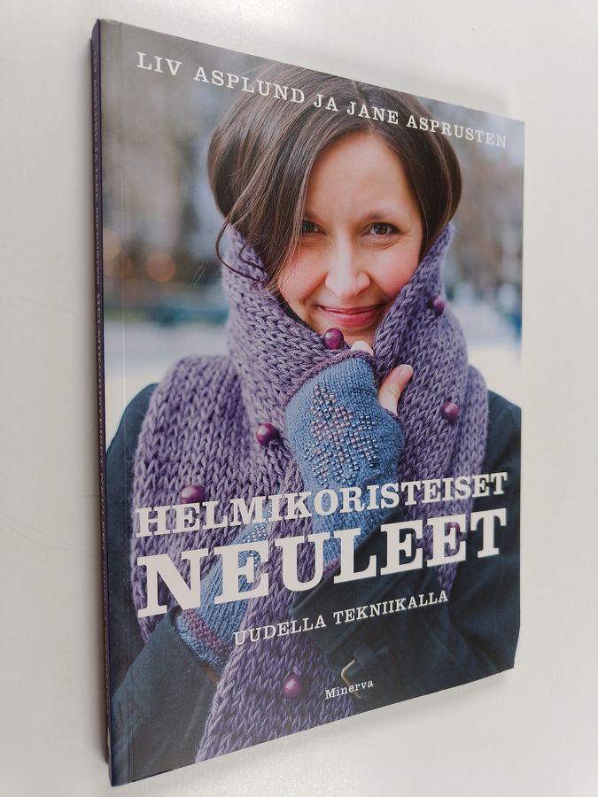 Helmikoristeiset neuleet uudella tekniikalla