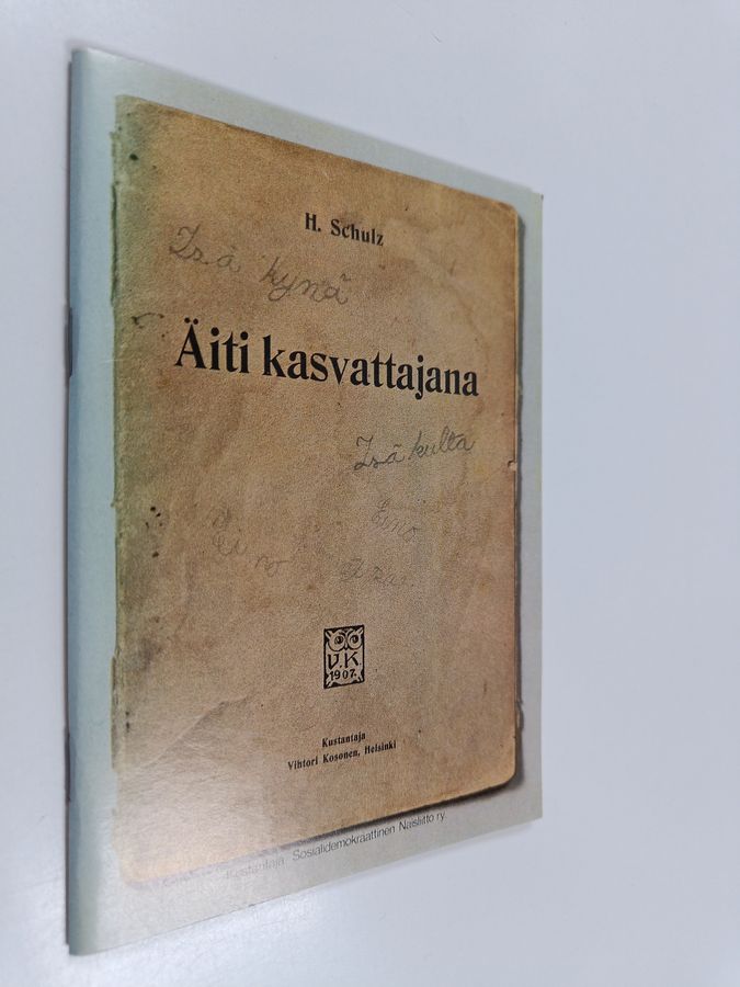 [Äiti kasvattajana]