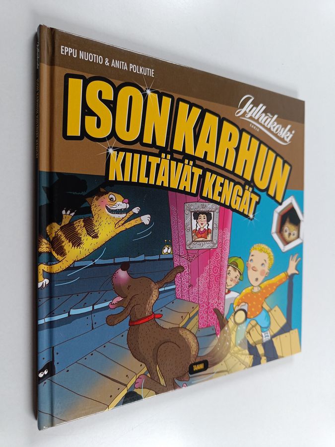 Eppu Nuotio : Ison karhun kiiltävät kengät