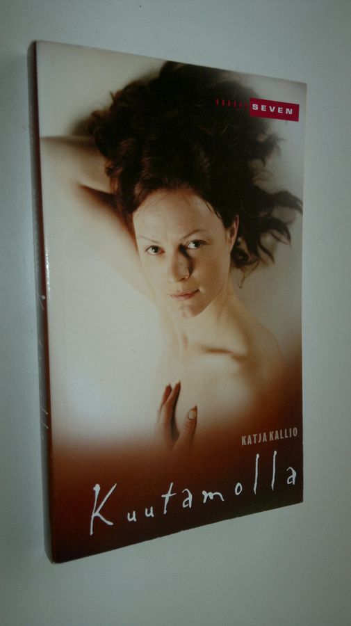 Katja Kallio : Kuutamolla : levoton tarina rakastamisesta