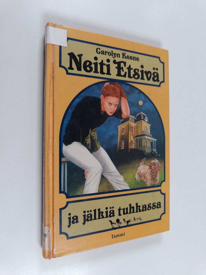 Neiti Etsivä ja jälkiä tuhkassa