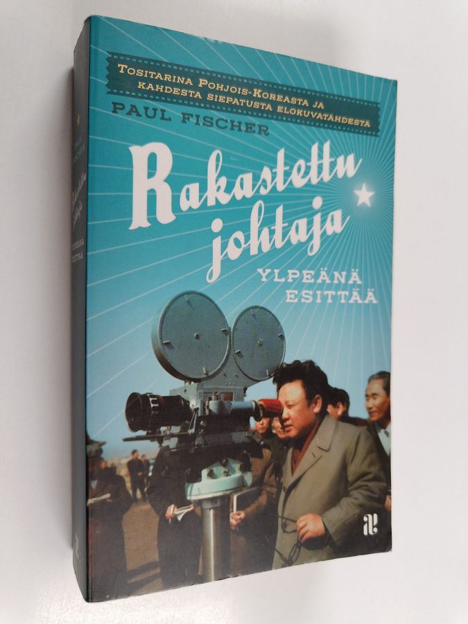 Rakastettu johtaja ylpeänä esittää