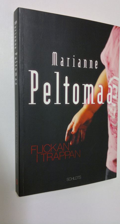 Marianne Peltomaa : Flickan i trappan