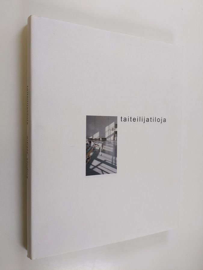 Jussi Tiainen : Taiteilijatiloja = Artists' studios