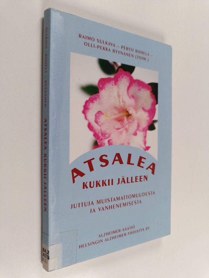 Atsalea kukkii jälleen
