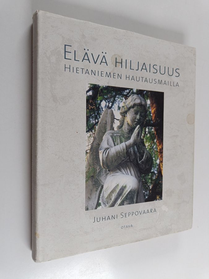 Elävä hiljaisuus