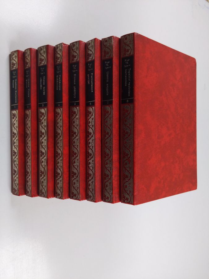 Birgit Th. Sparre : Diana-sarja 1-8 : Vanhan kartanon Diana ; Diana palaa kotiin ; Diana herää elämään ; Unikkojen kukkiessa ; Kirous päättyy ; Pariisilaiset perijät ; Onnen seppele ; Tapahtui vanhoissa kartanoissa