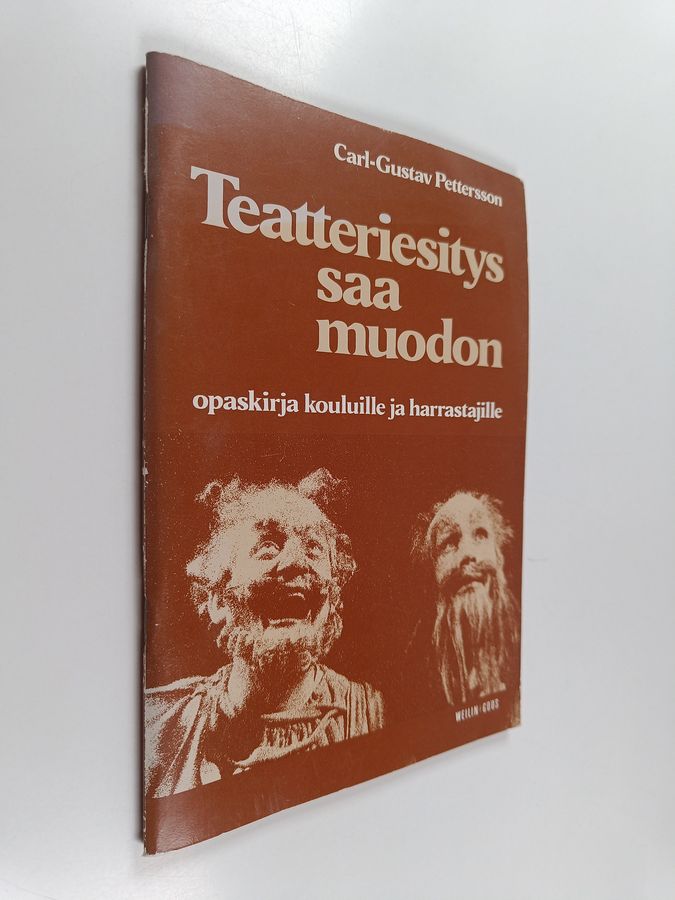 Teatteriesitys saa muodon