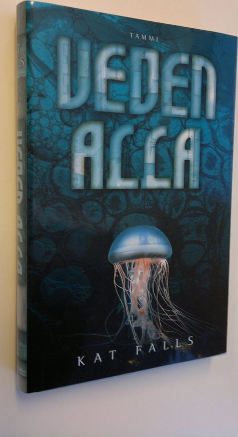 Kat Falls : Veden alla