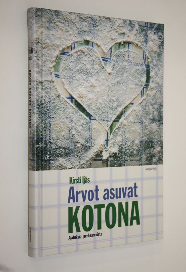 Kirsti Ijäs : Arvot asuvat kotona : ajatuksia perhearvoista