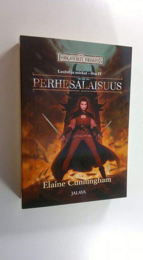 Elaine Cunningham : Perhesalaisuus