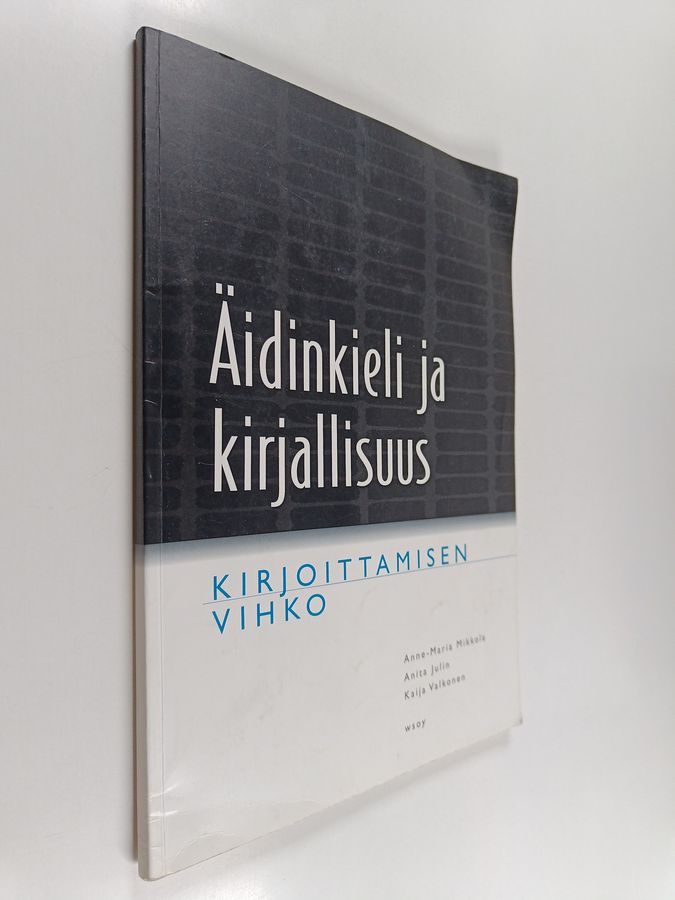 Äidinkieli ja kirjallisuus.