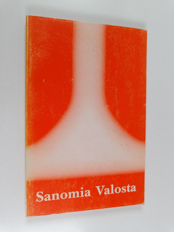 Sanomia valosta.
