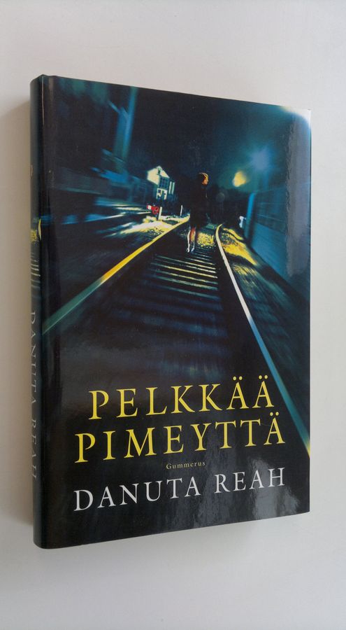 Danuta Reah : Pelkkää pimeyttä