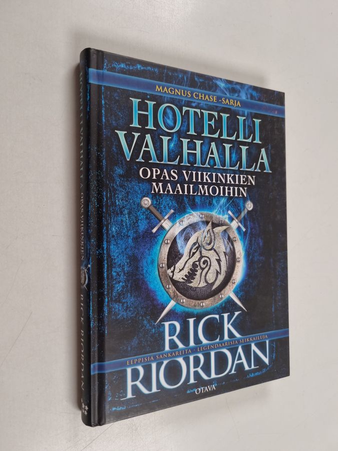 Rick Riordan : Hotelli Valhalla : opas viikinkien maailmoihin - Eeppisiä sankareita, legendaarisia seikkailuja