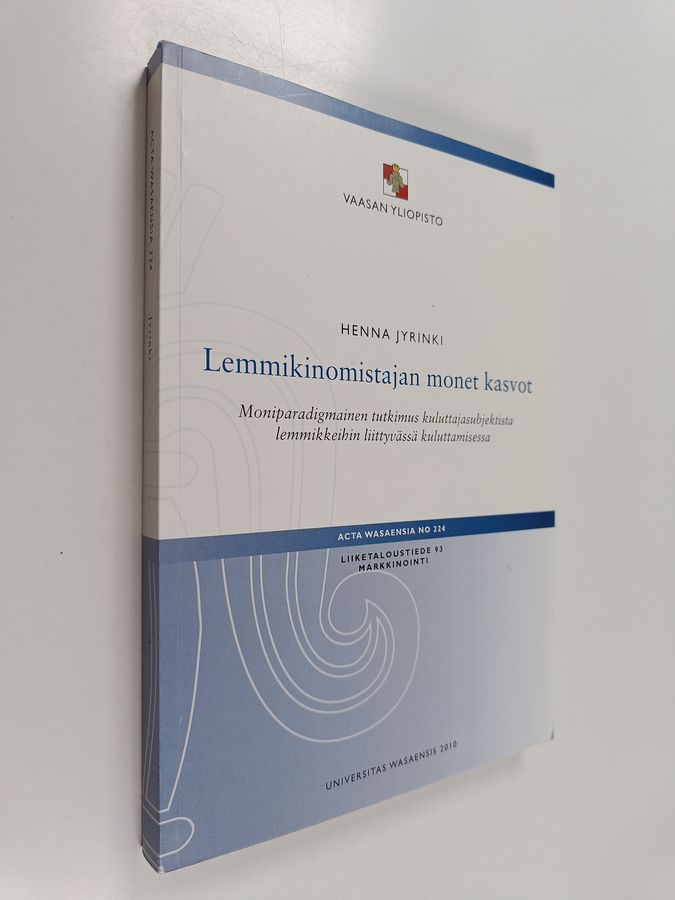 Lemmikinomistajan monet kasvot