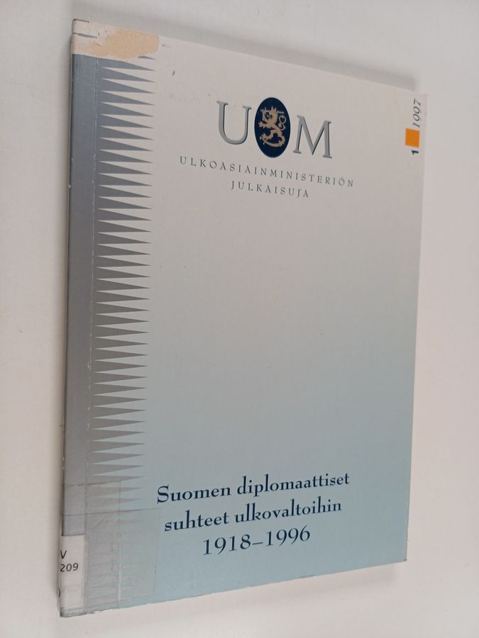 Suomen diplomaattiset suhteet ulkovaltoihin 1918-1996.