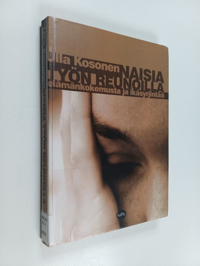 Naisia työn reunoilla