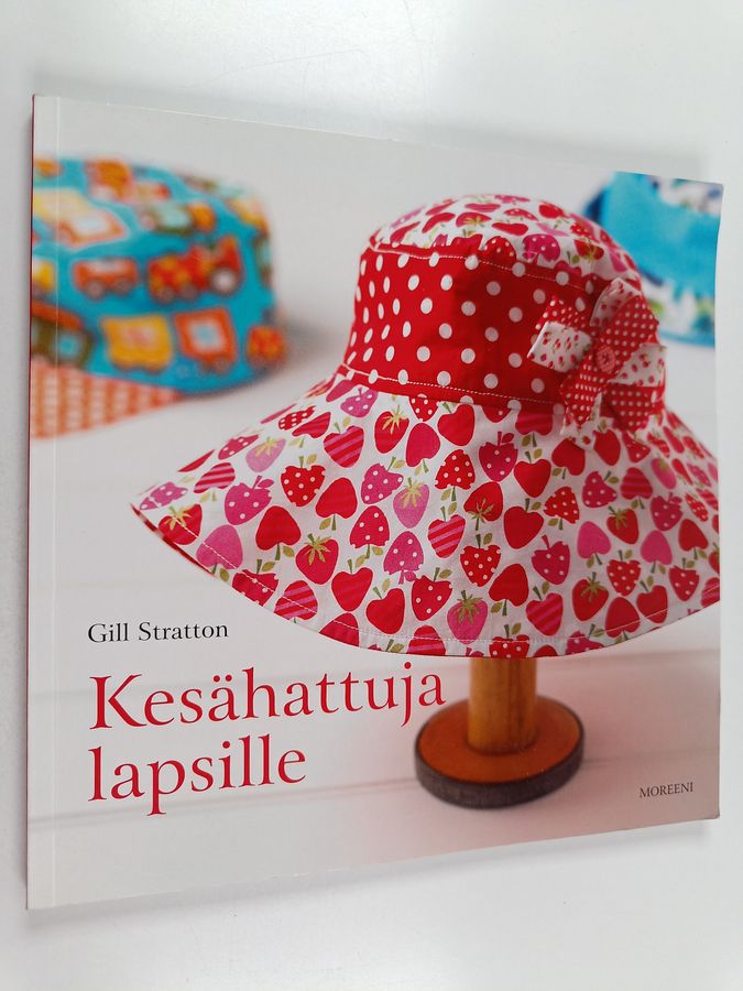 Kesähattuja lapsille