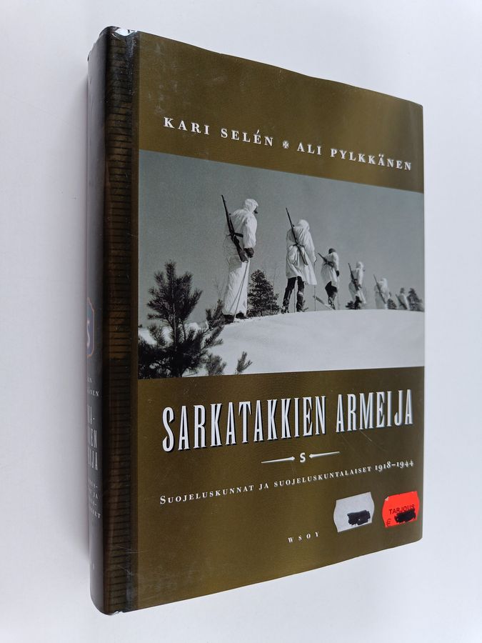 Kari Selen : Sarkatakkien armeija : suojeluskunnat ja suojeluskuntalaiset 1918-1944