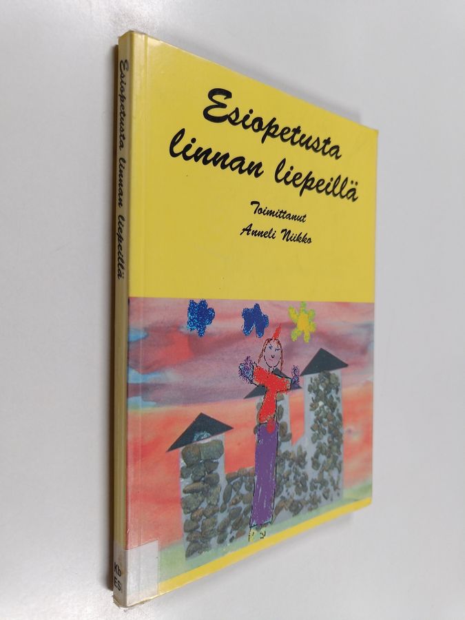 Esiopetusta linnan liepeillä