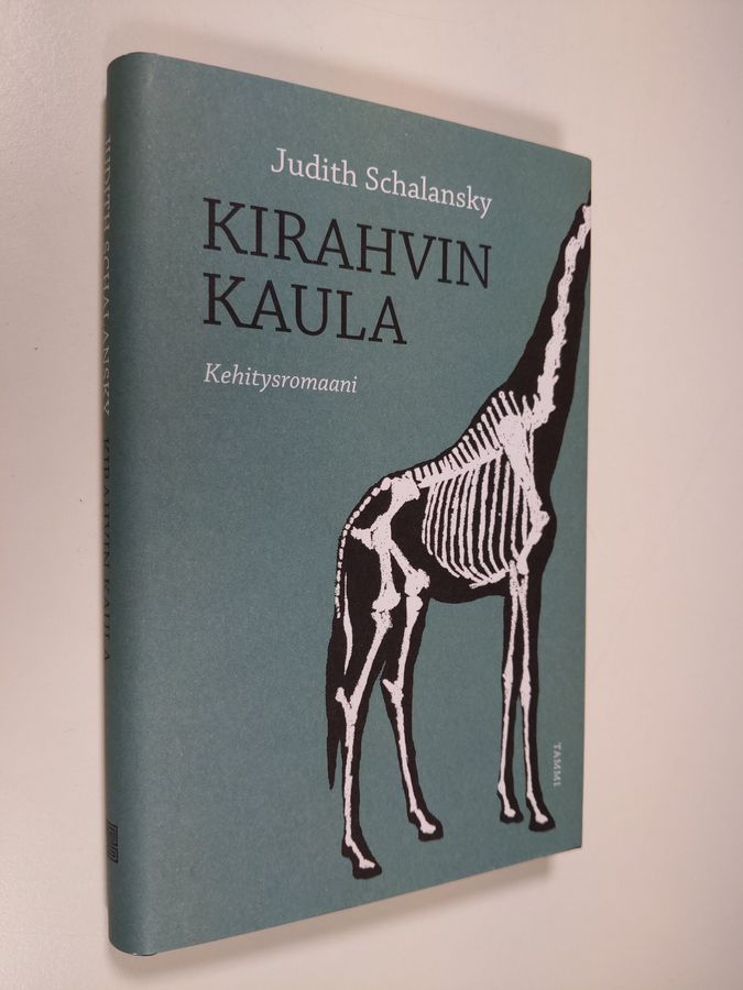 Judith Schalansky : Kirahvin kaula : kehitysromaani