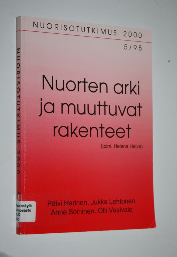 Nuorten arki ja muuttuvat rakenteet