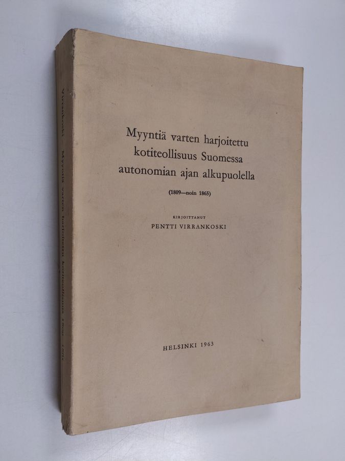 Pentti Virrankoski : Myyntiä varten harjoitettu kotiteollisuus Suomessa autonomian ajan alkupuolella (1809 - noin 1865) (signeerattu, tekijän omiste)