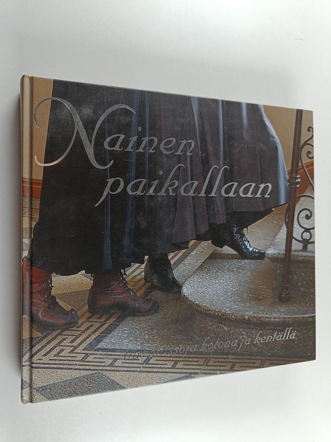 Nainen paikallaan