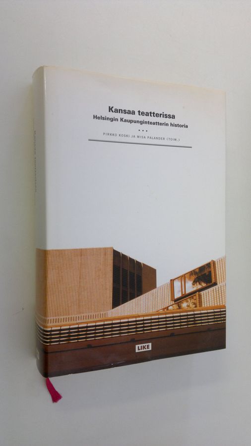 Kansaa teatterissa