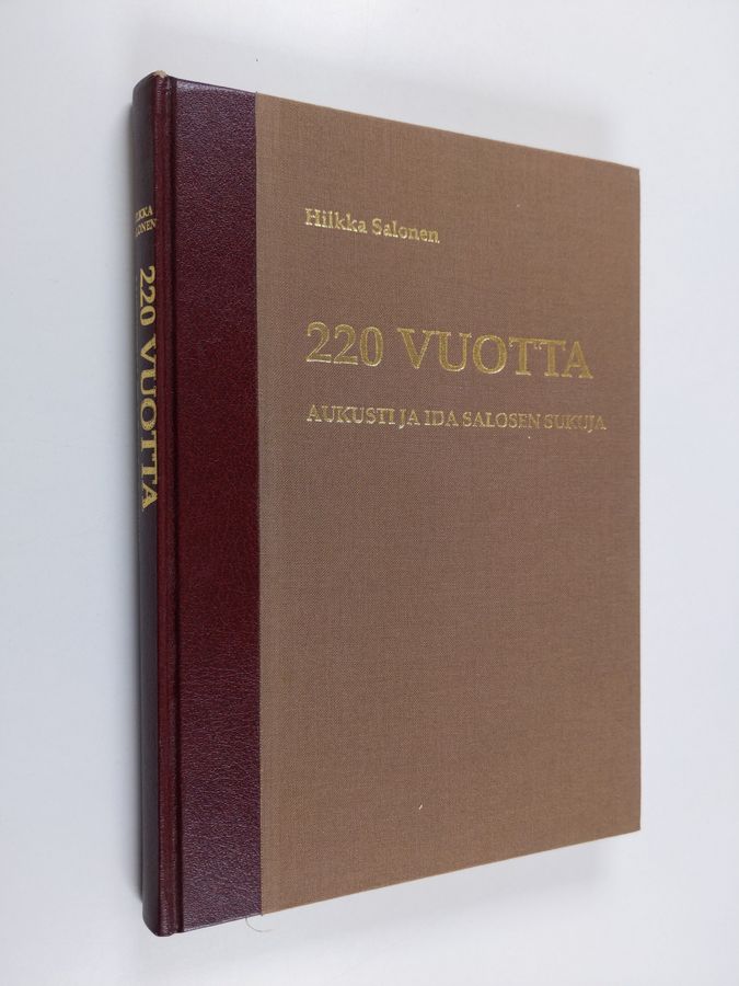 220 vuotta Aukusti ja Ida Salosen sukuja