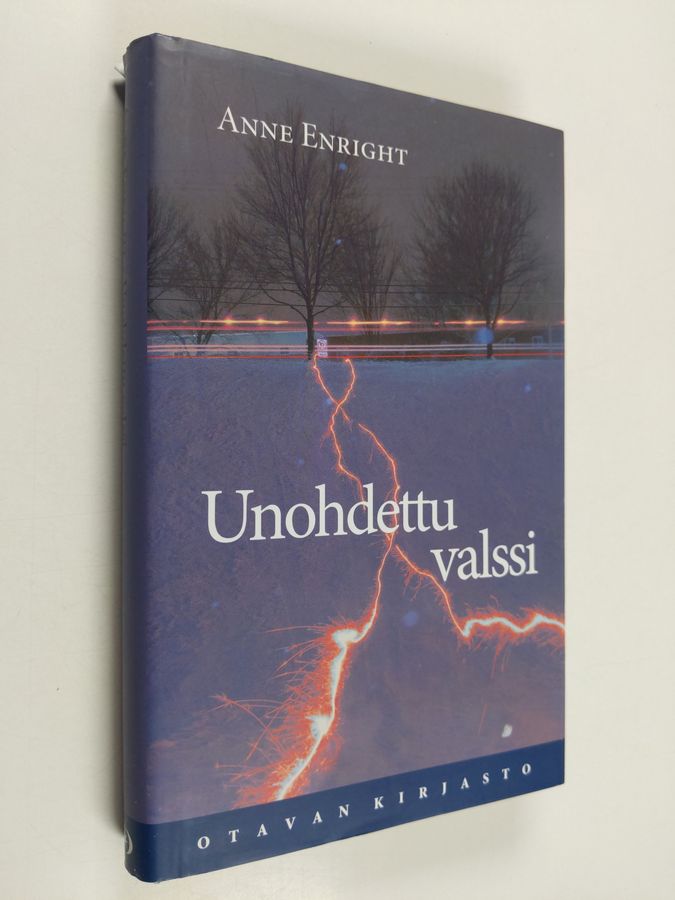 Anne Enright : Unohdettu valssi